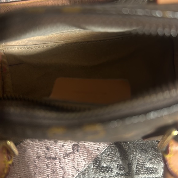 Selling this purse had it for a minute and decided I don’t want it no more! - Picture 5 of 6